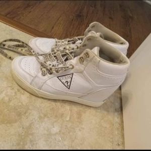 Guess white wedges